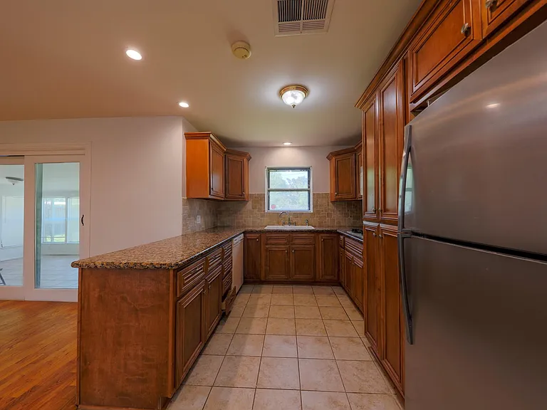 10038 Lazy Oaks St — Photo 5