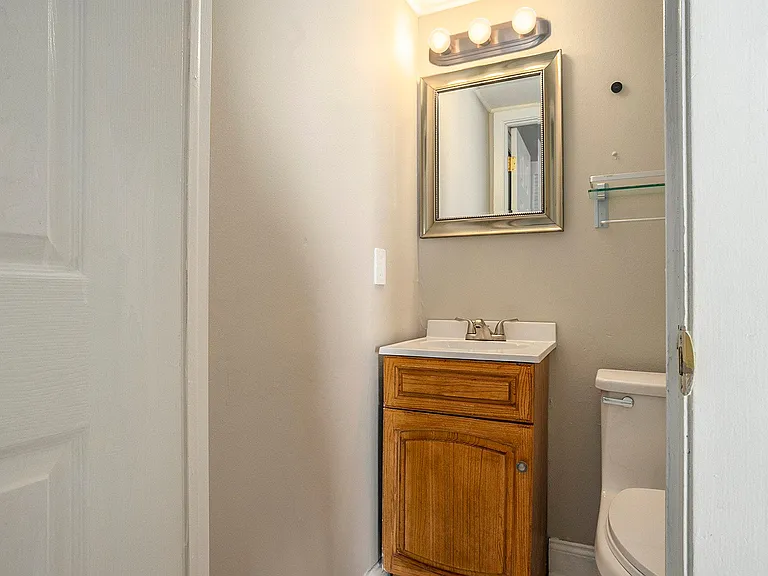 2280 Suzann Dr — Photo 16