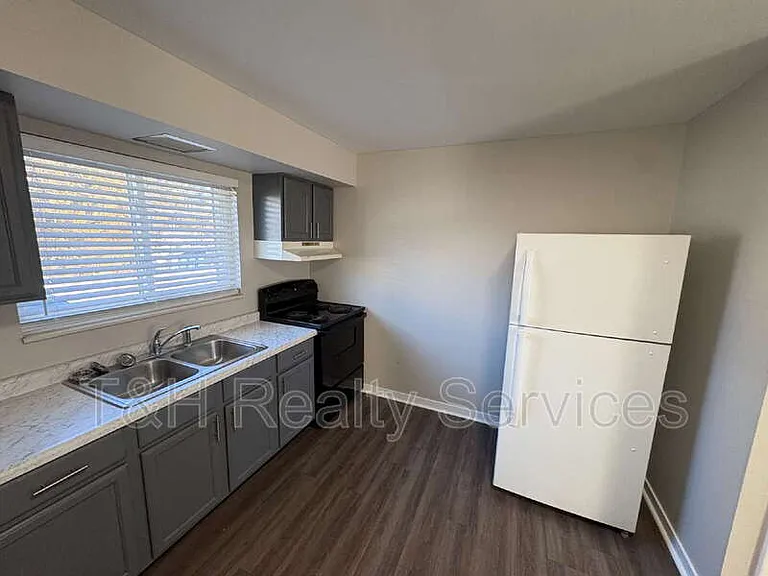 1142 Evans Ave #3 — Photo 8