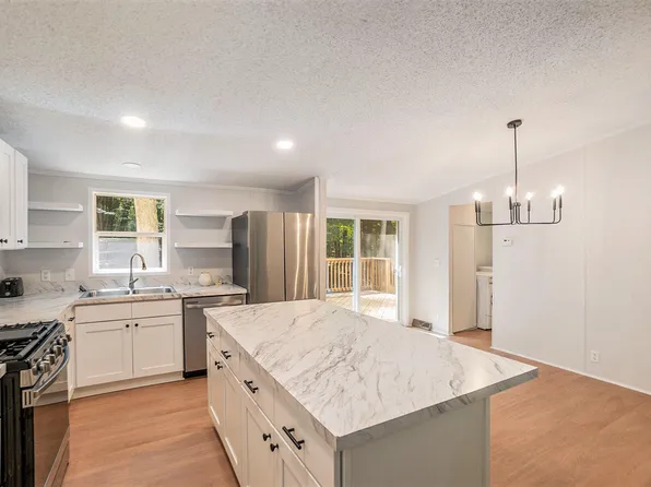 6714 Hill St, Newaygo, MI 49337