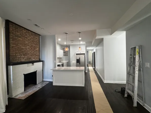 437 E 46th St APT 2, Chicago, IL 60653
