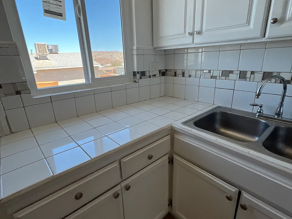 320 Mary Anne Ave #320