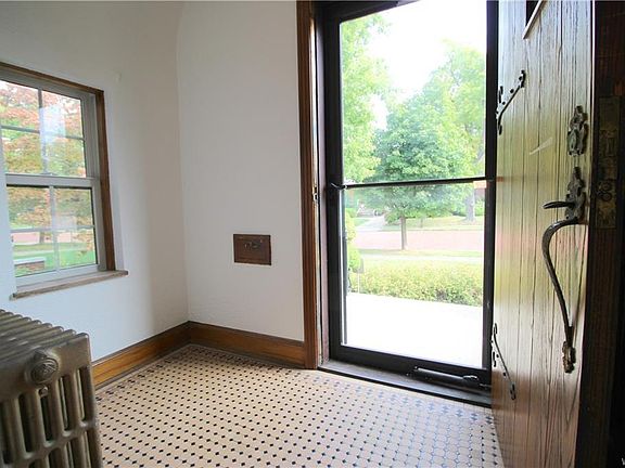 4th image of 74 Niagara Falls Blvd