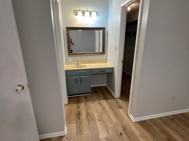 2252 Southeastern Pkwy — Photo 10