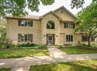 611 S Mitchell Ave, Elmhurst, IL