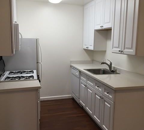 4th image of 2415 T St APT 03