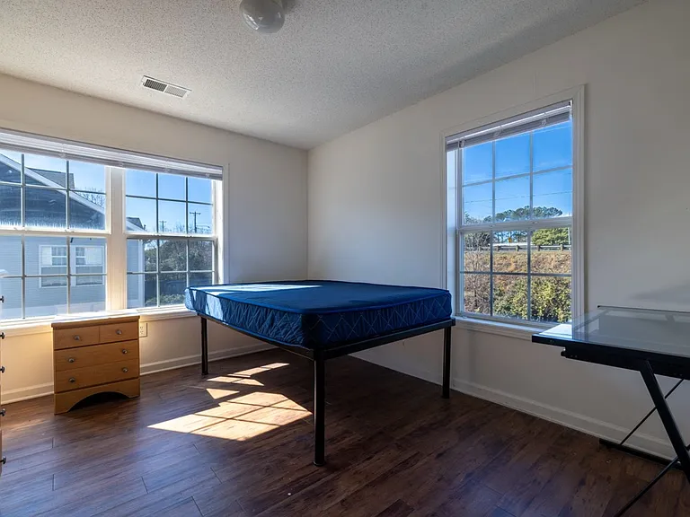 102 University Village Dr #L — Photo 42