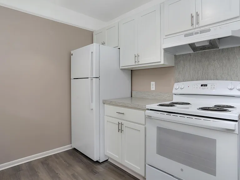 Edgewood Court 1 & 2 — Photo 9