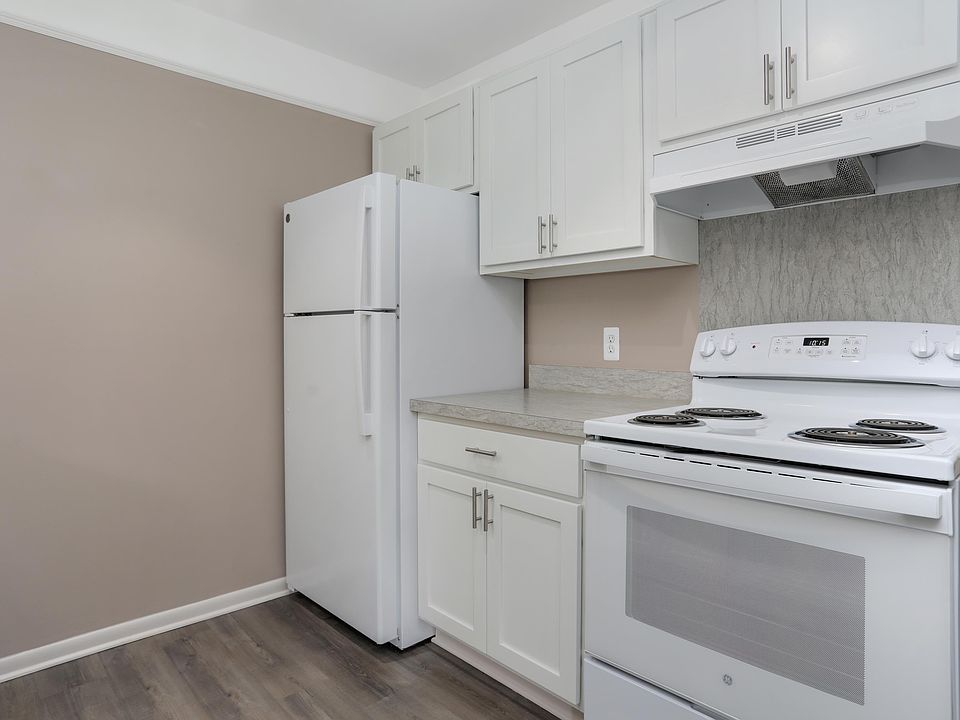 403 E Forteen Mile Rd #411, photo 8