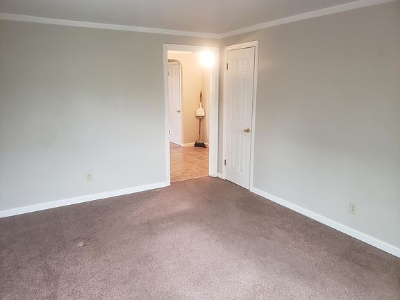 11' x 15' living room