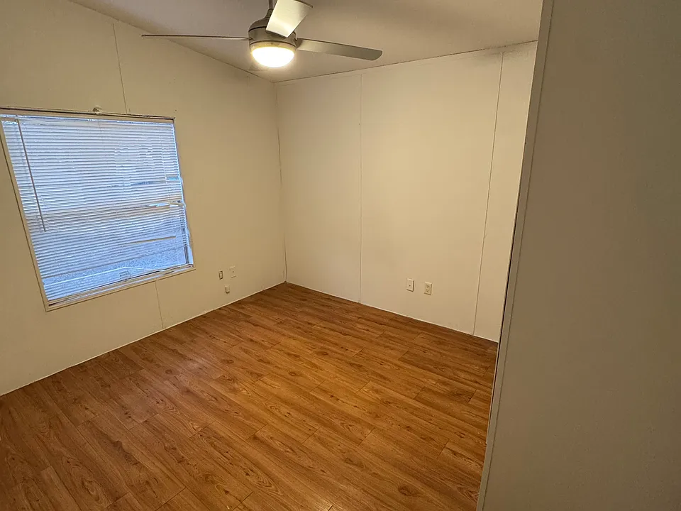 1 of the 2 Rooms