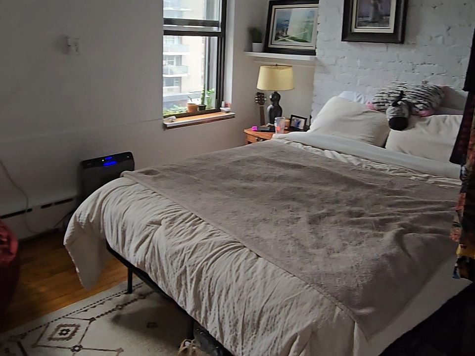 1st image of 102 Washington Pl APT 2B