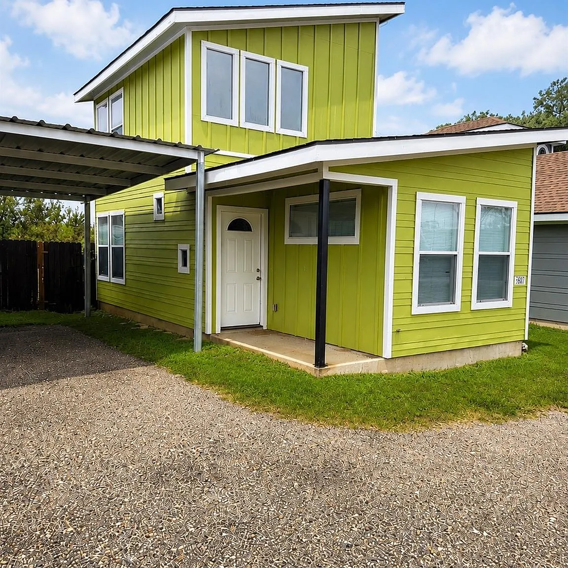 2 bed, 1.5 bath, 800 sqft, $1,450 — Photo 1