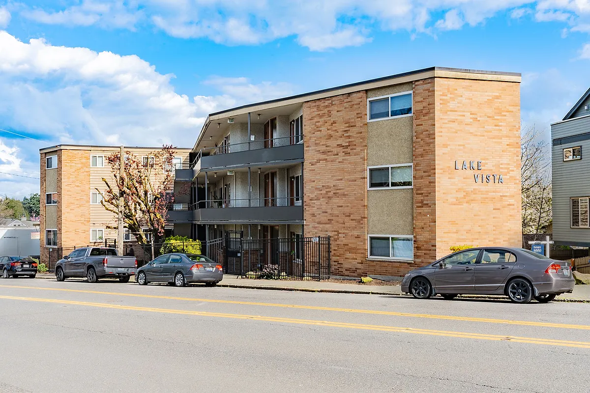 Building Photo - Lake Vista Apartments