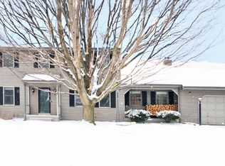 1772 Williamsburg Dr, Stevensville, MI 49127
