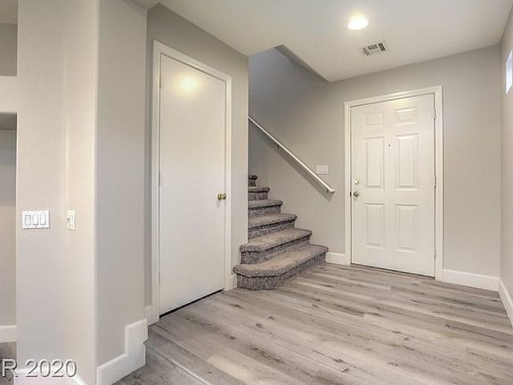 4th image of 1059 Sweeping Vine Ave