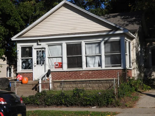 823 Fulton St W, Grand Rapids, MI 49504