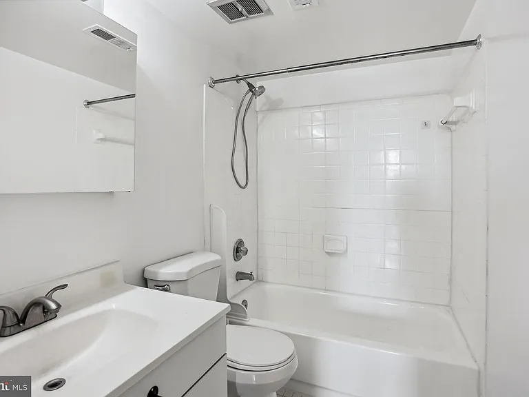 676 4th St NE #402 — Photo 19