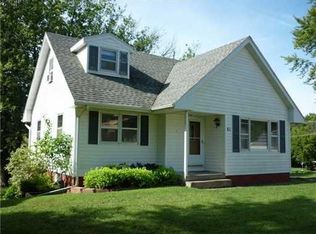 61 4th St SW, Swisher, IA 52338