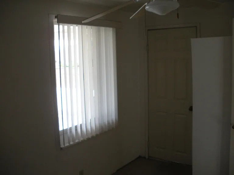 1136 Twin Oaks Ave — Photo 5