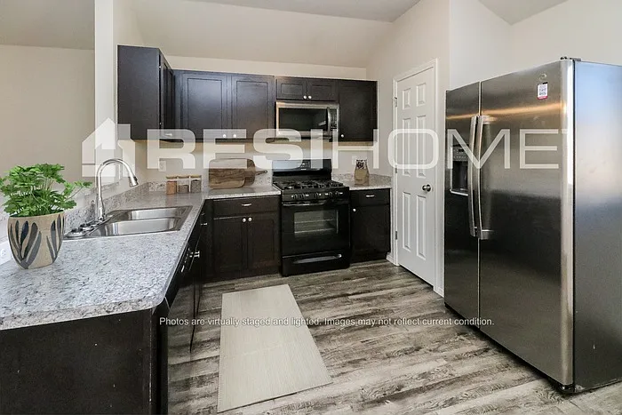3 bed, 2.0 bath, 1360 sqft, $1,565 — Photo 3
