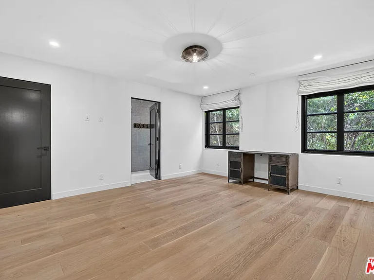 729 N Bedford Dr — Photo 33