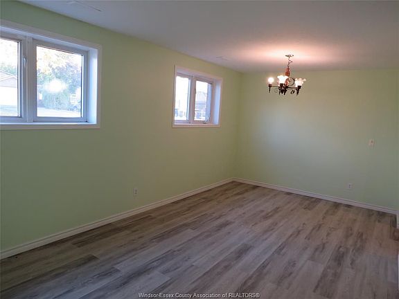 5th image of 68 Sturgeon Meadows Ave