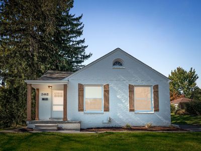 2462 Bratton Ave, Bloomfield Hills, MI, 48302