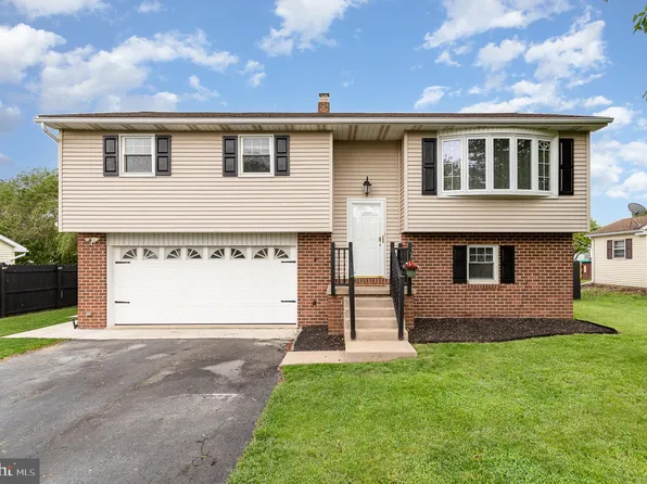221 Lena Dr, York, PA 17408