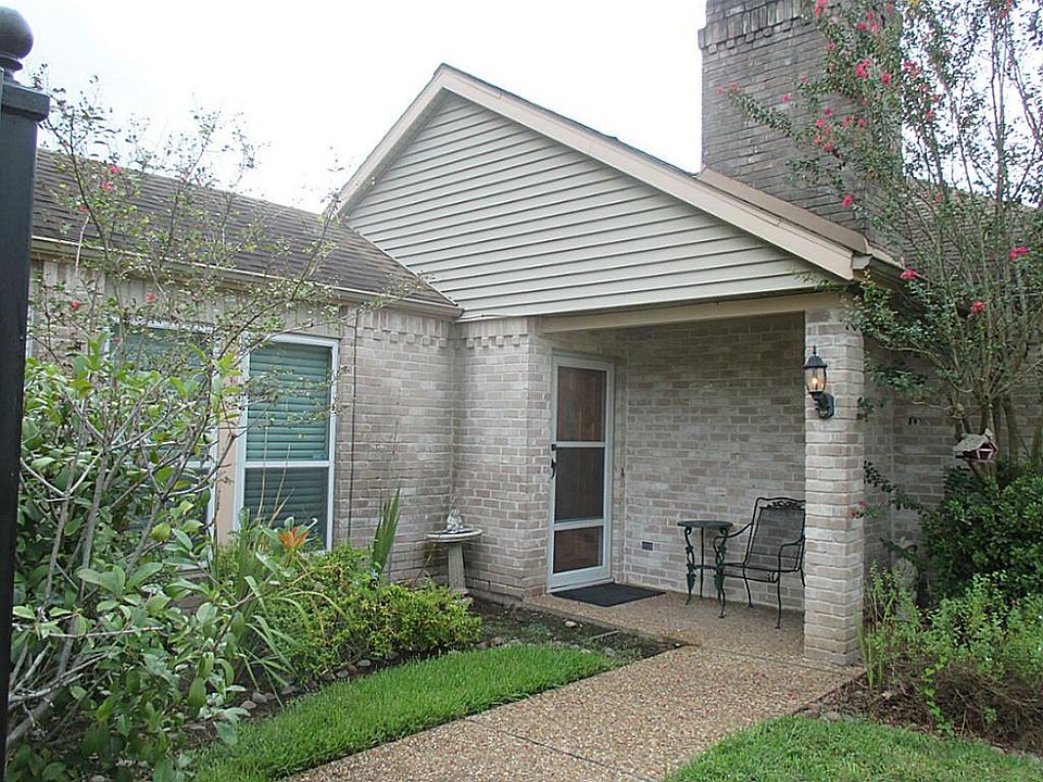 1st image of 2521 Country Club Blvd
