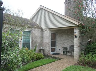 2521 Country Club Blvd, Sugar Land, TX 77478