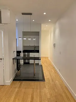 Rented by Mossanen Group | media 19