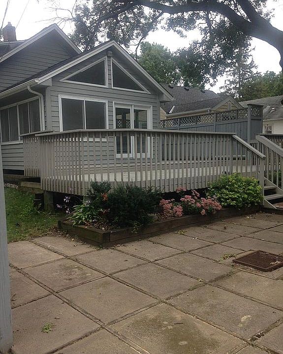 Huge double deck,  3 season porch