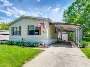 89 Parkway Dr, Olmsted Falls, OH 44138