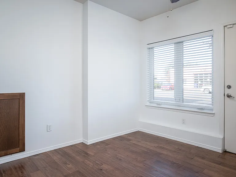 455 NE 24th Ave — Photo 33