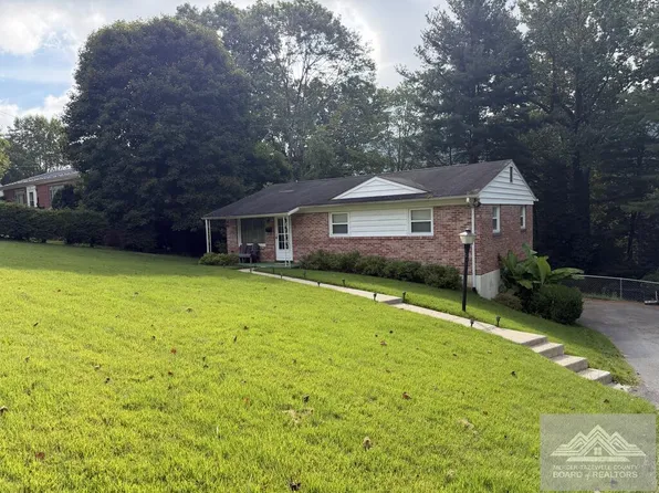 420 Monterey Hl, Bluefield, WV 24701