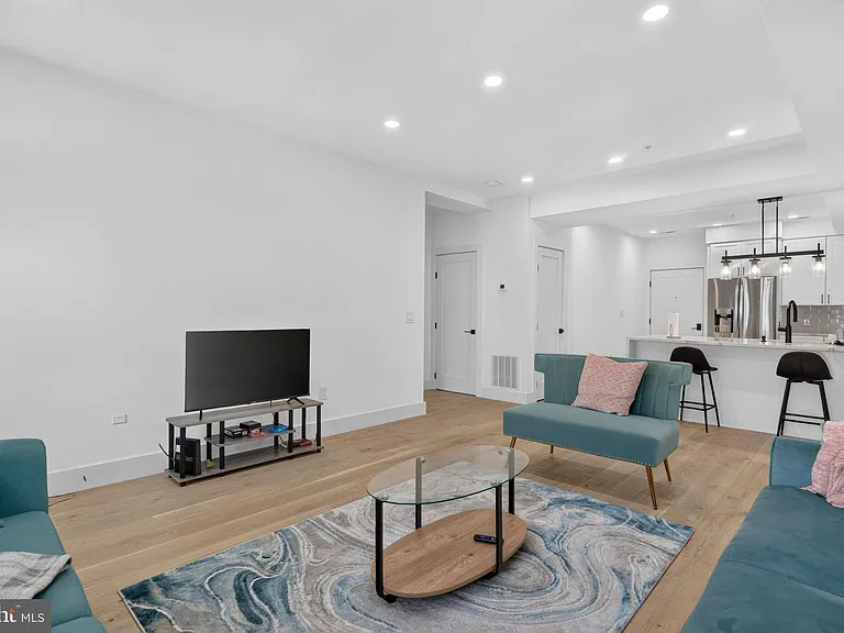 927 Kennedy St NW #304 — Photo 8