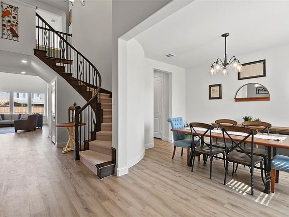 5th image of 3103 Royal Ln