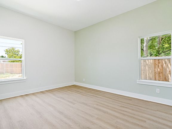5th image of 8011 Doreen Ave