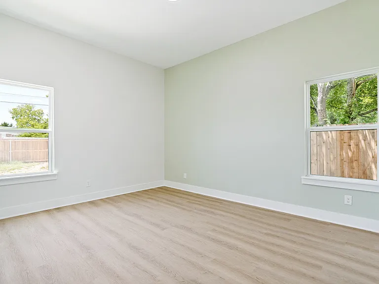 8011 Doreen Ave — Photo 5