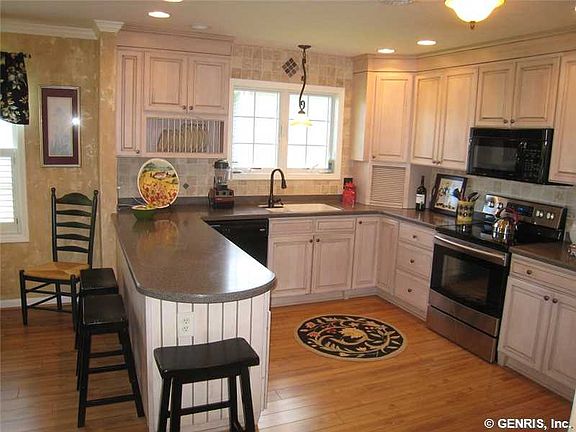 3rd image of 356 Walker Dr