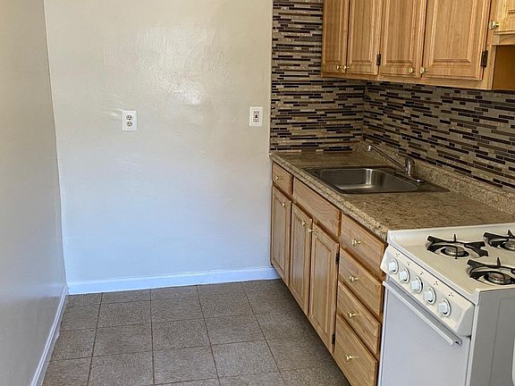 5th image of 1000 Otis St NE #1