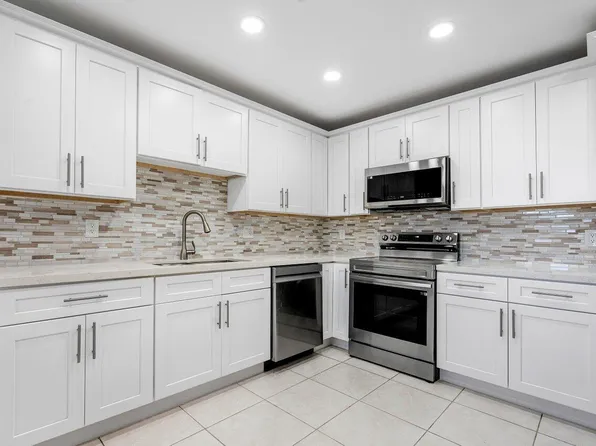 1740 NW 19th Terrace #204, Delray Beach, FL 33445