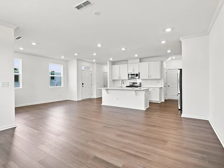 219 Deercroft Dr — Photo 3