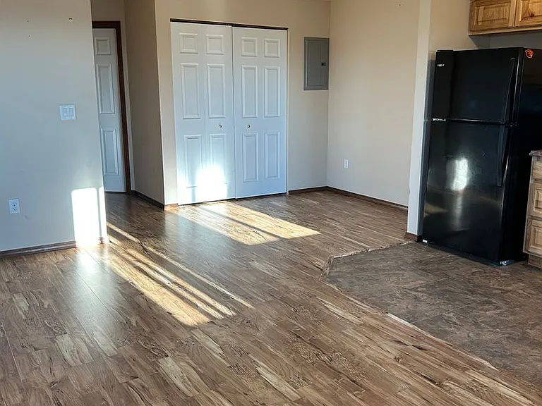 912 S Main St — Photo 13