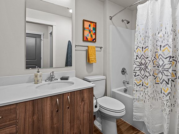 4th image of 618 NE Bellevue Dr #313