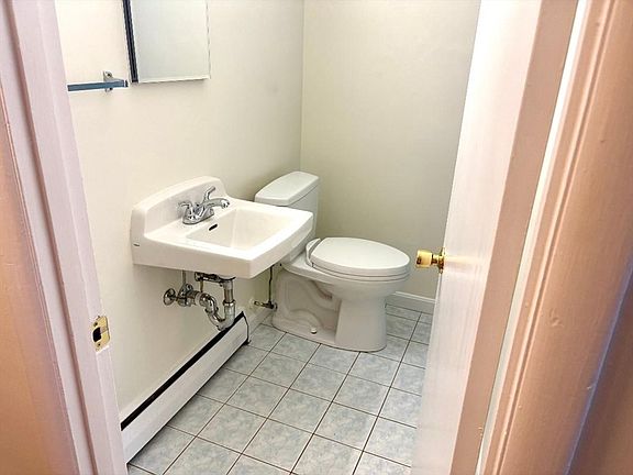 3rd image of 124 Salem St APT A