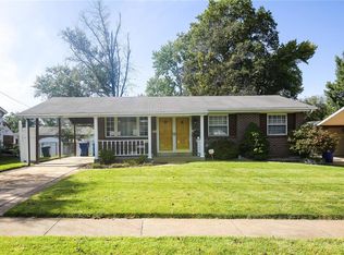 1385 Willowbrook Dr, Florissant, MO 63033
