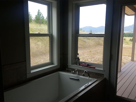 Master bath soaker tub