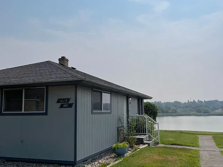 1019 W Lakeside Dr — Photo 1